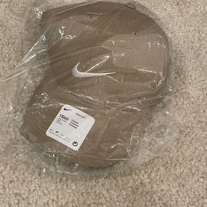 Mail on Nike legacy 91 Golf Hat